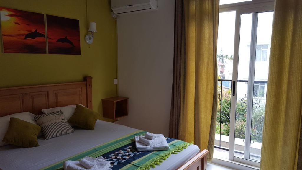 Krishangel Beach Apartment Flic-en-Flacq Extérieur photo